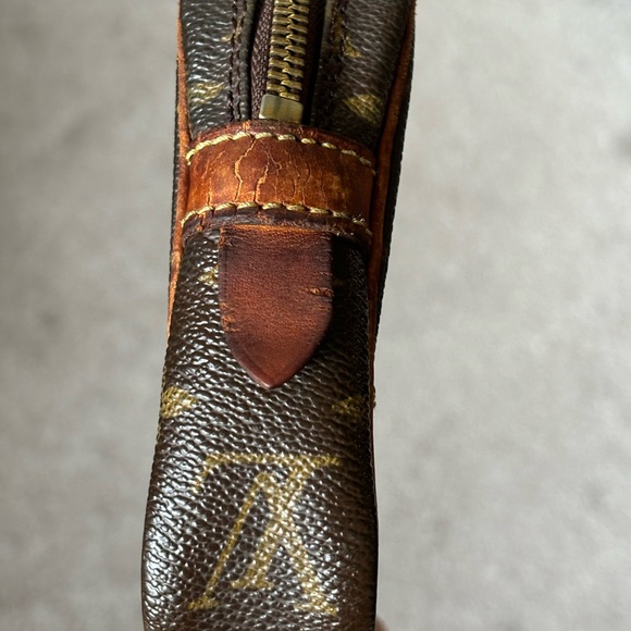 Auth Louis Vuitton Marley Dragonne PM Clutch - Picture 11 of 14